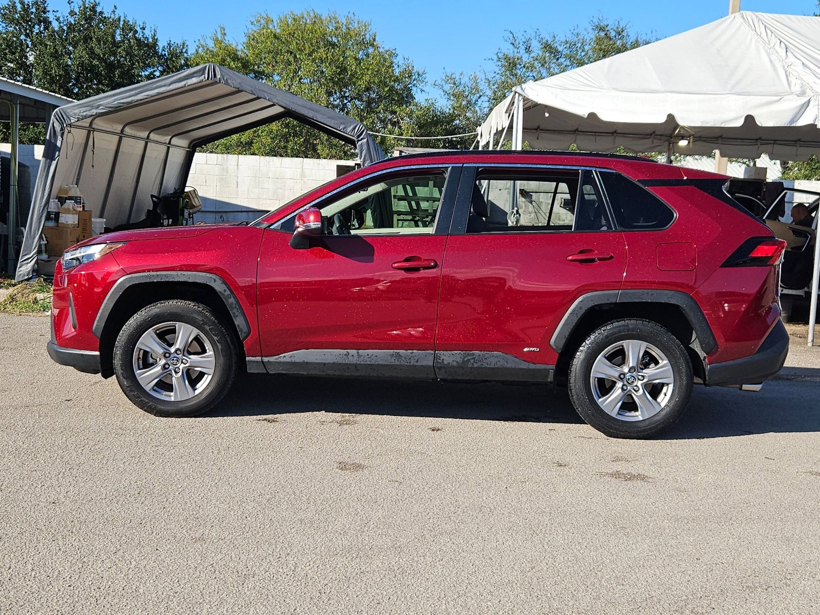 2022 Toyota RAV4 Hybrid XLE photo 3