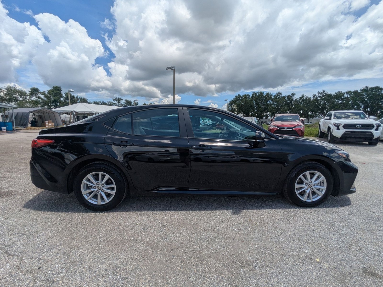2025 Toyota Camry LE SE photo 4