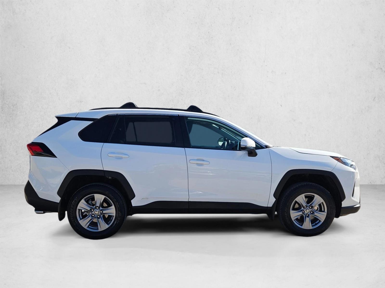 2024 Toyota RAV4 Hybrid XLE photo 4