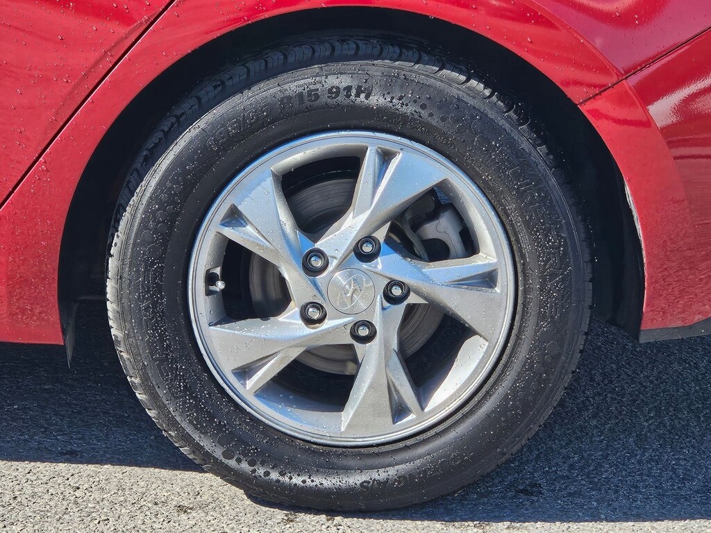 Used 2022 Hyundai Elantra SE Sedan