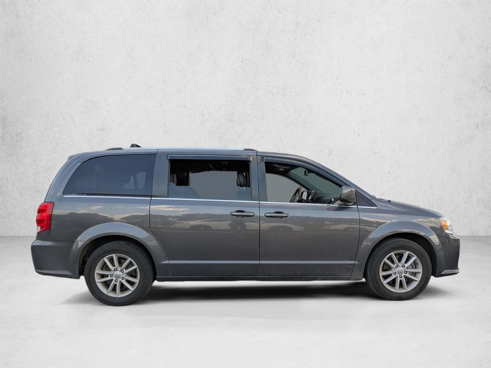 Used 2019 Dodge Grand Caravan SXT with VIN 2C4RDGCG1KR635167 for sale in Pinellas Park, FL