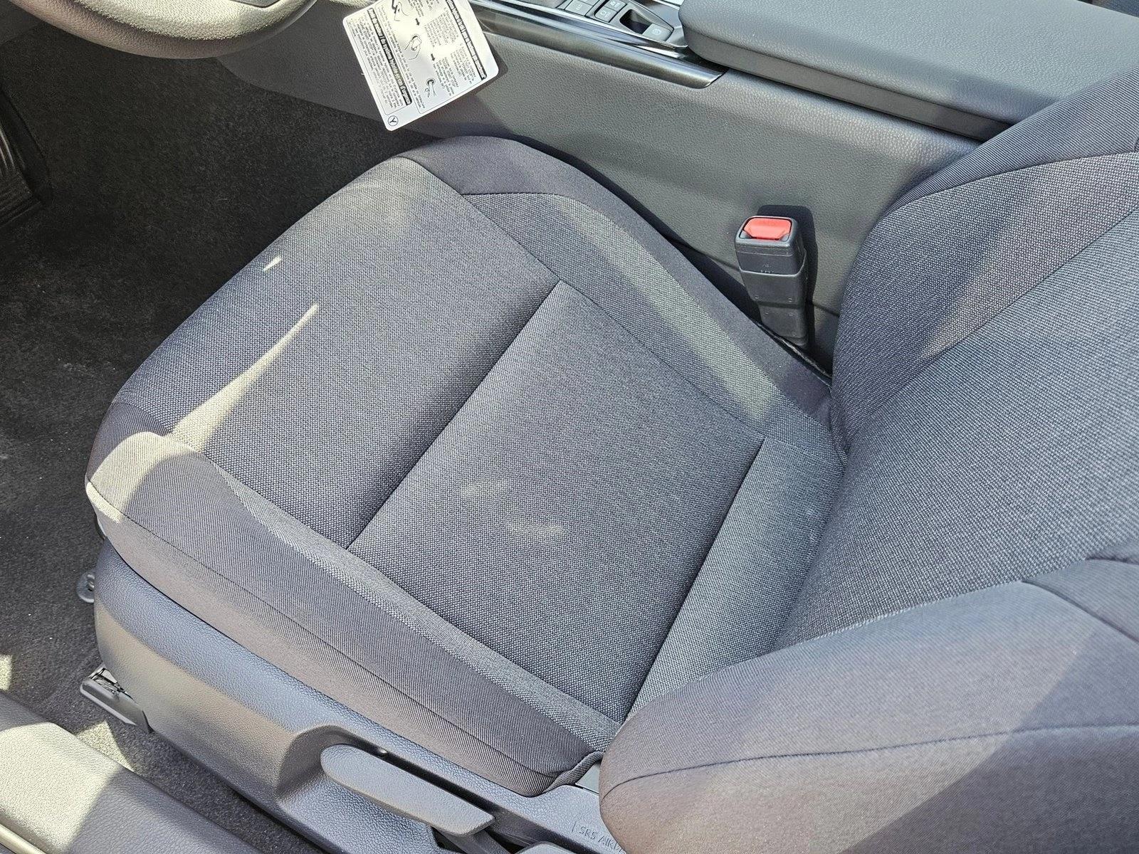 2025 Toyota Camry LE SE photo 4