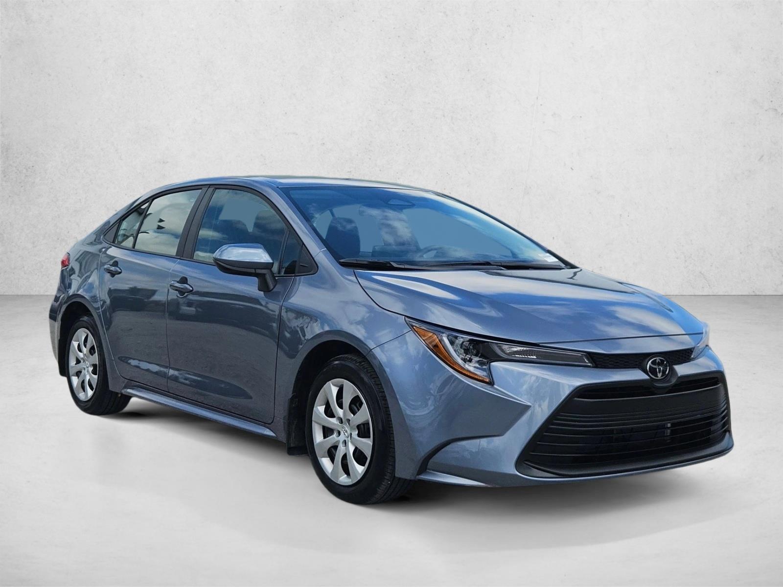 2025 Toyota Corolla LE photo 3