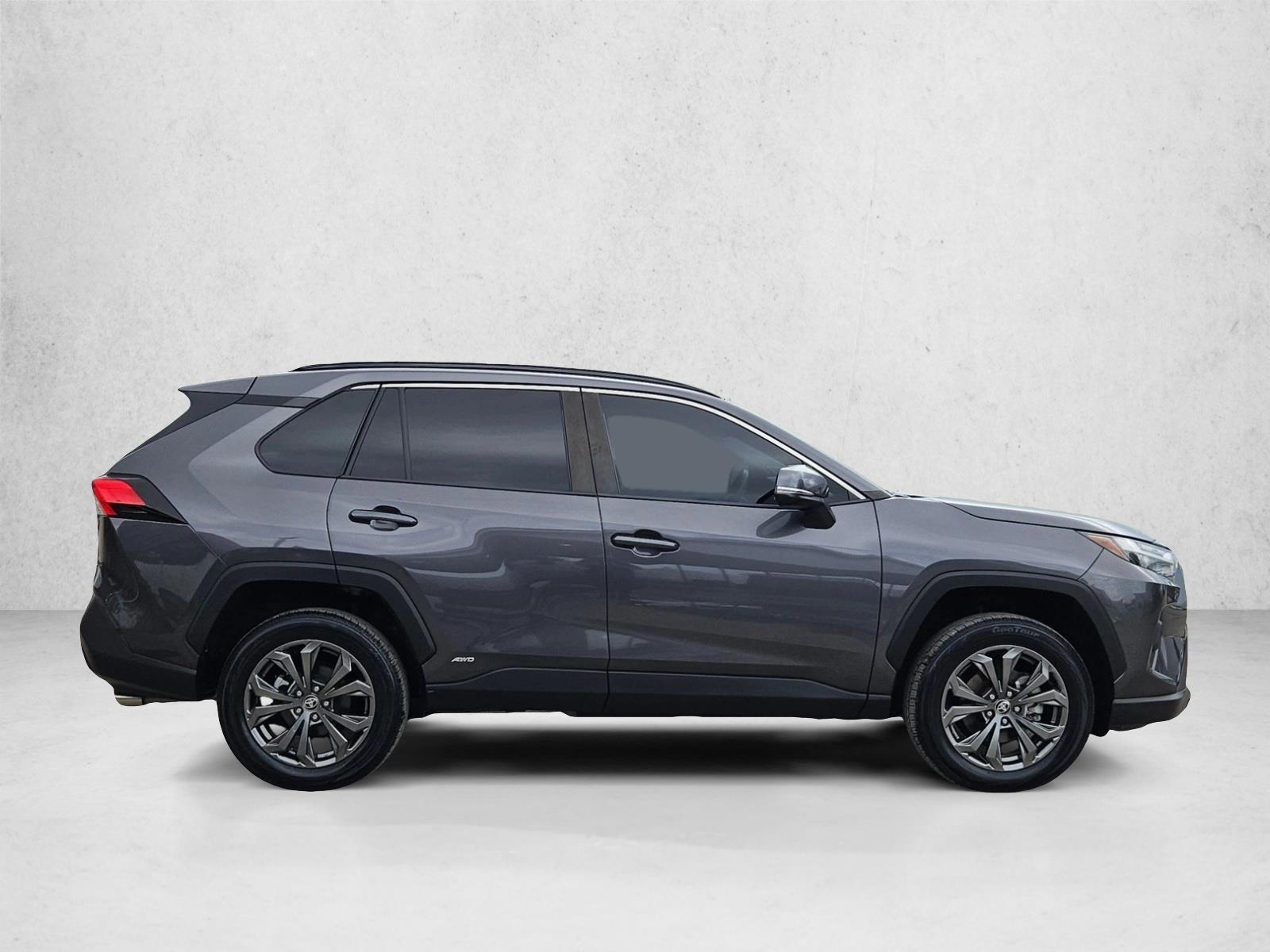 2022 Toyota RAV4 Hybrid XLE Premium photo 4