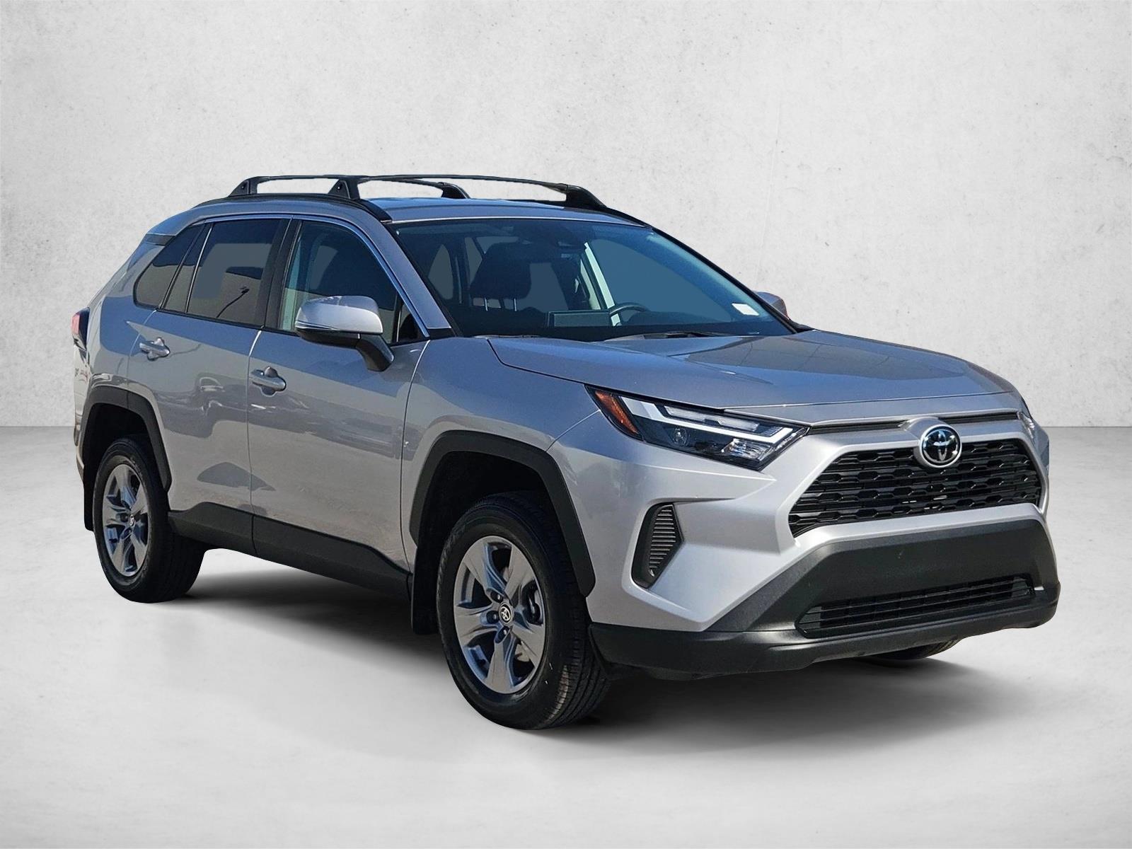 2025 Toyota RAV4 XLE photo 3