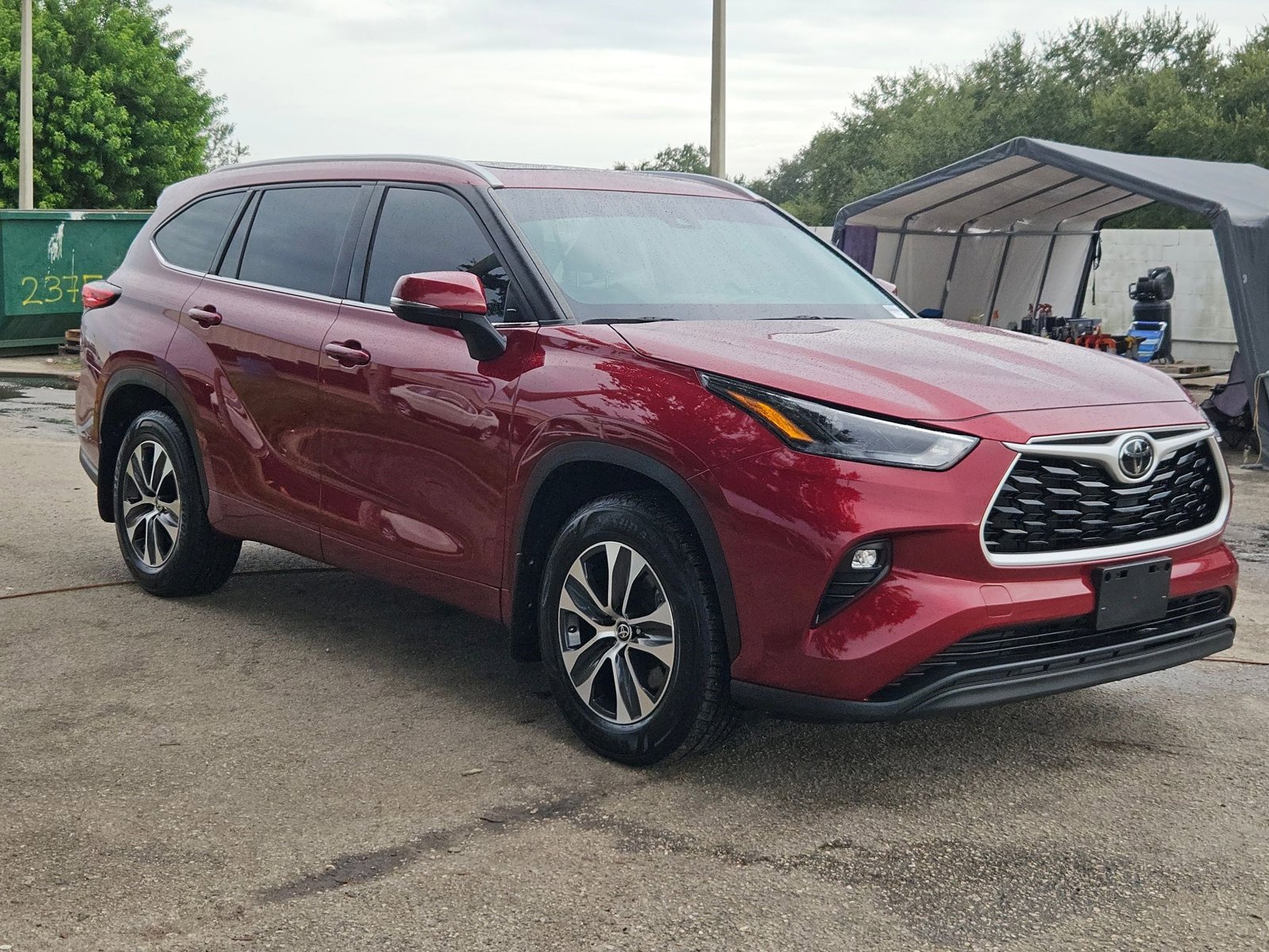 2022 Toyota Highlander XLE photo 2