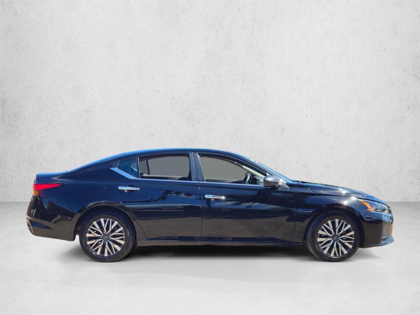 2024 Nissan Altima 2.5 SV photo 4