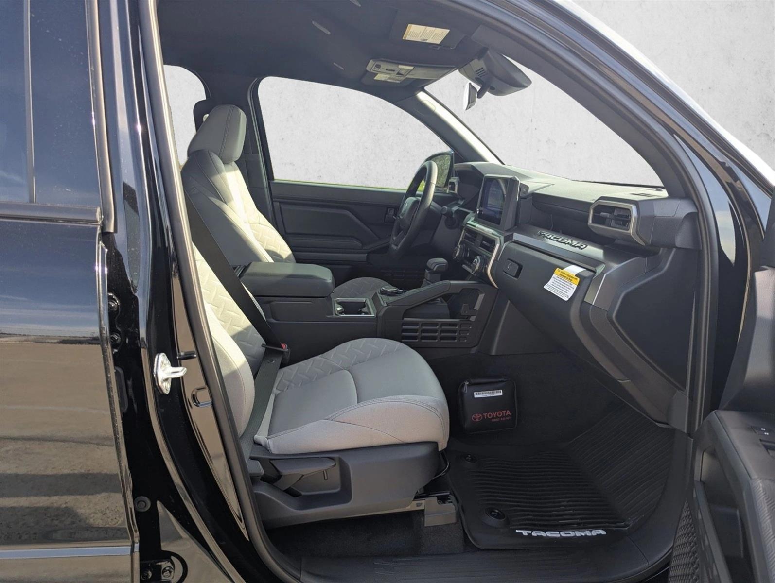 2025 Toyota Tacoma SR5 - Photo 19
