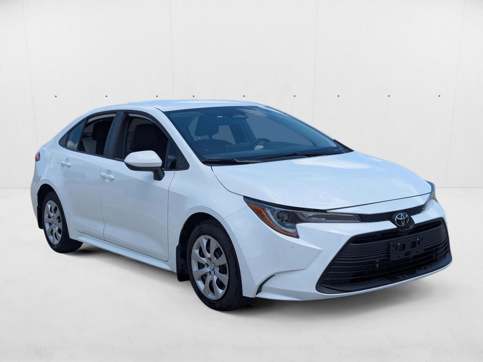 2025 Toyota Corolla LE photo 3