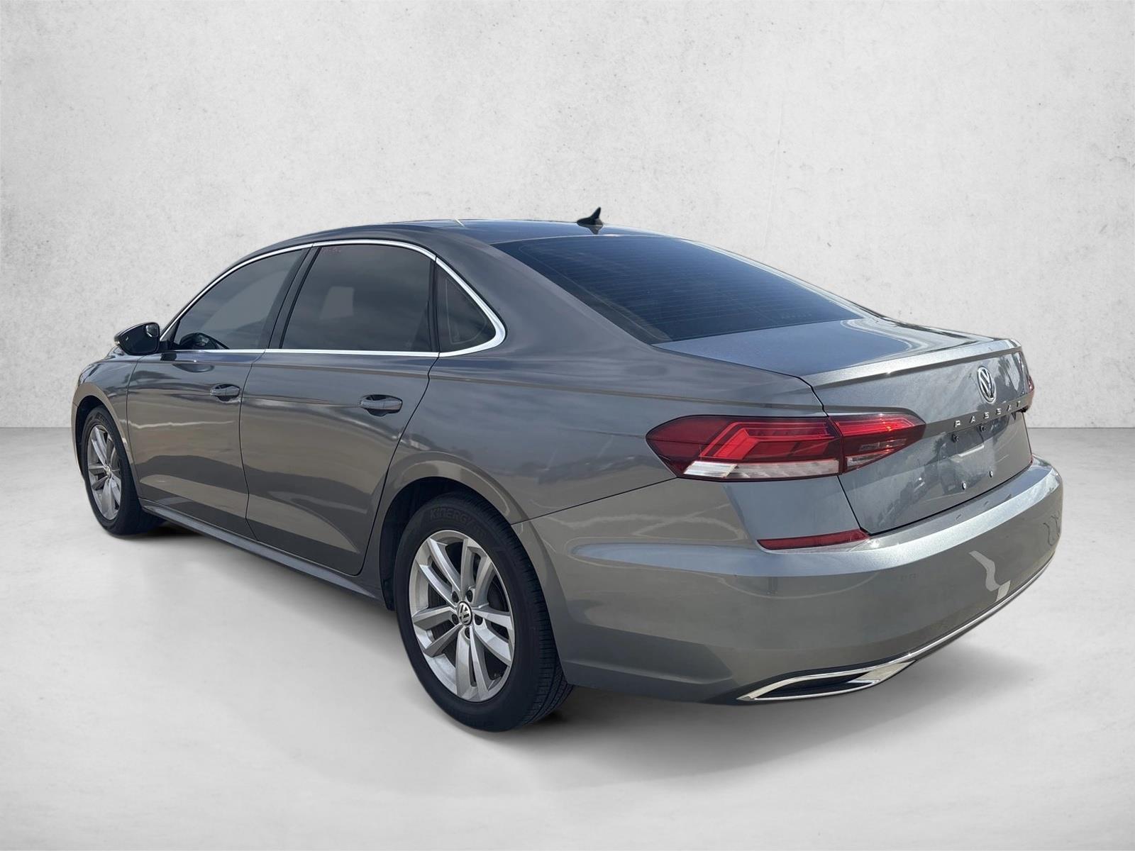 2020 Volkswagen Passat SE photo 3