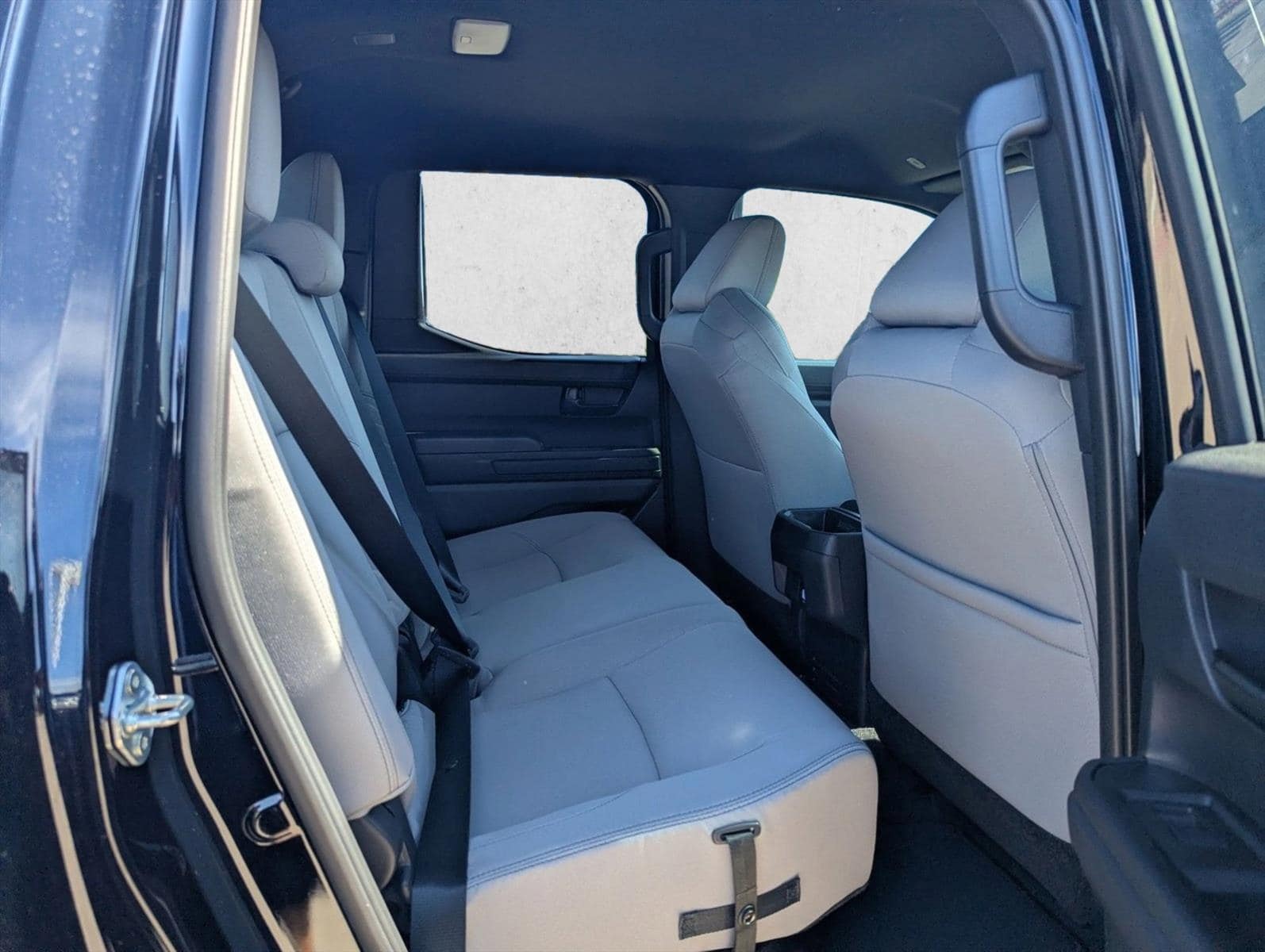 2025 Toyota Tacoma SR5 - Photo 17