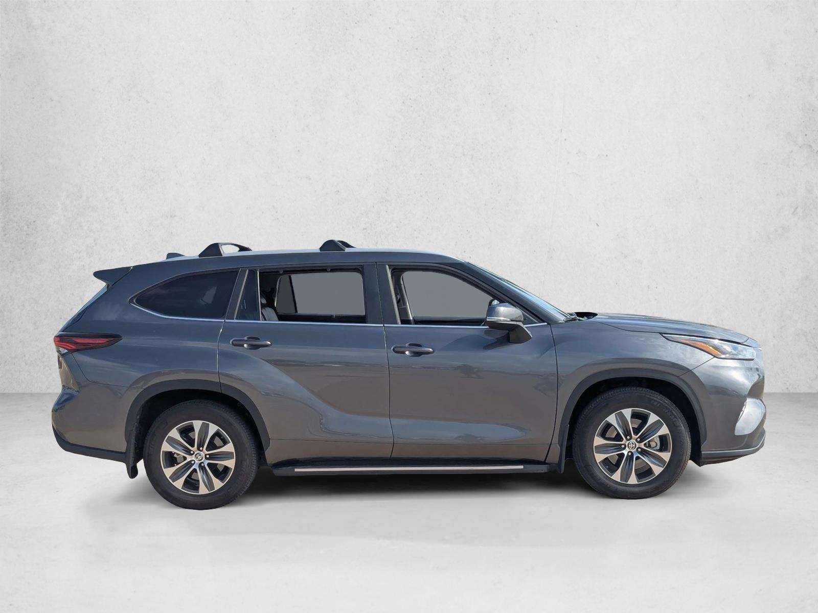 2024 Toyota Highlander XLE photo 4
