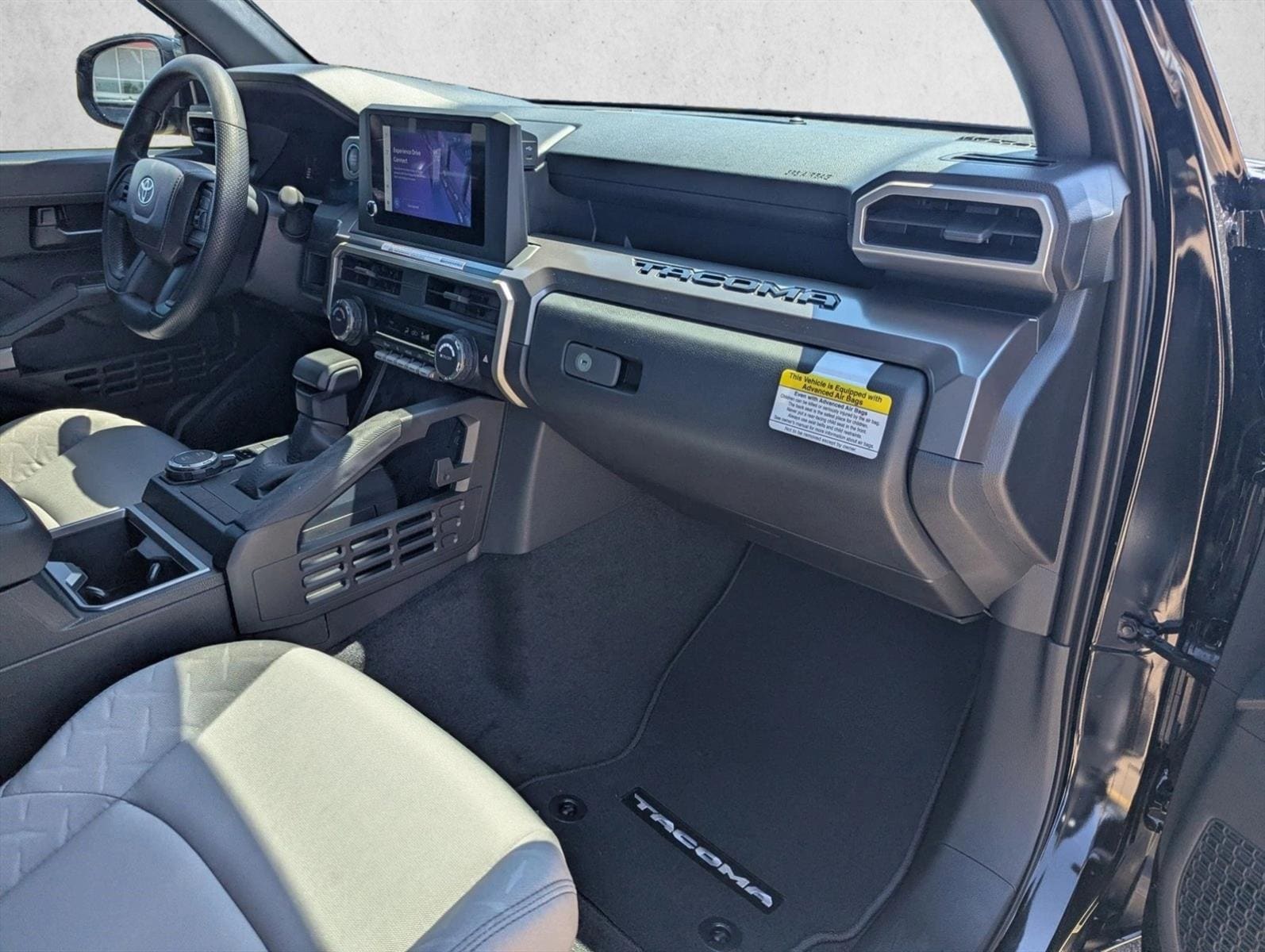 2025 Toyota Tacoma SR5 - Photo 18