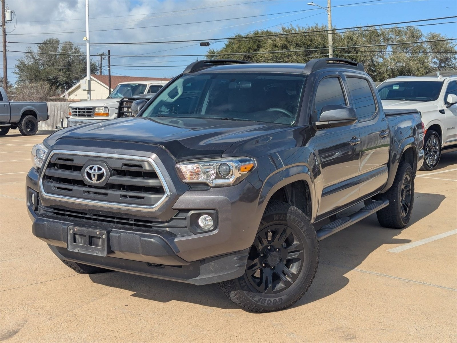 2016 Toyota Tacoma SR5's photo