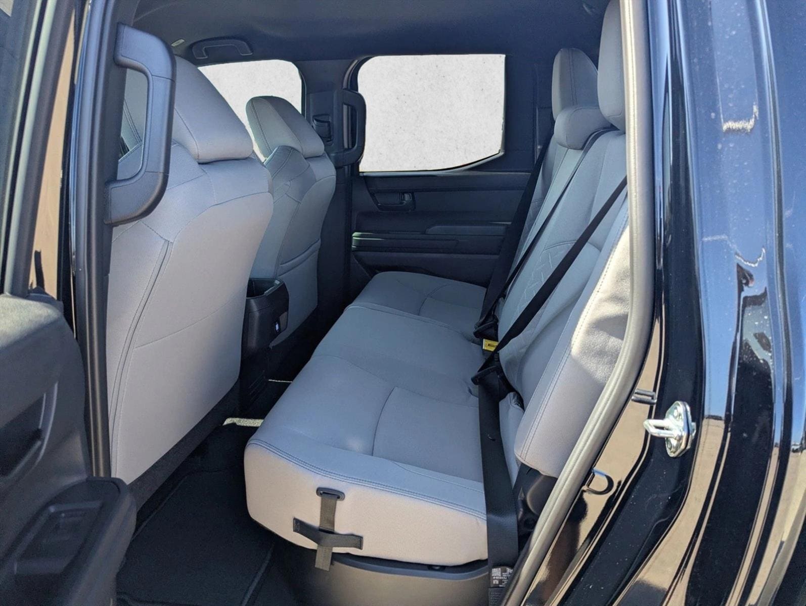 2025 Toyota Tacoma SR5 - Photo 16