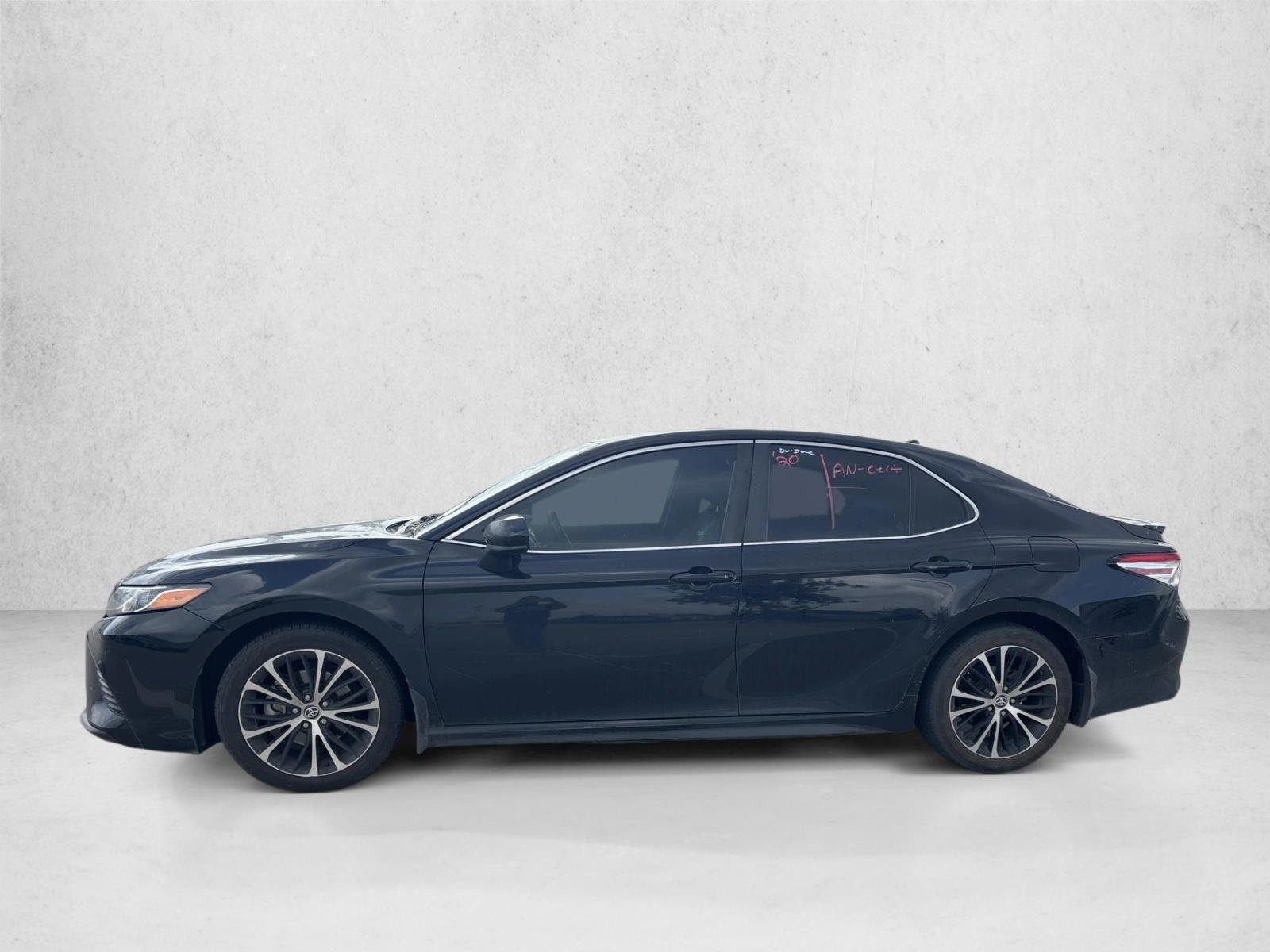 2020 Toyota Camry SE photo 2