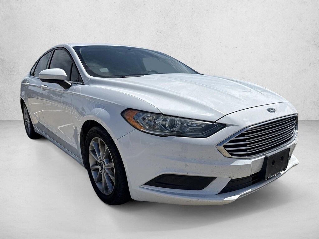 Used 2017 Ford Fusion SE Sedan