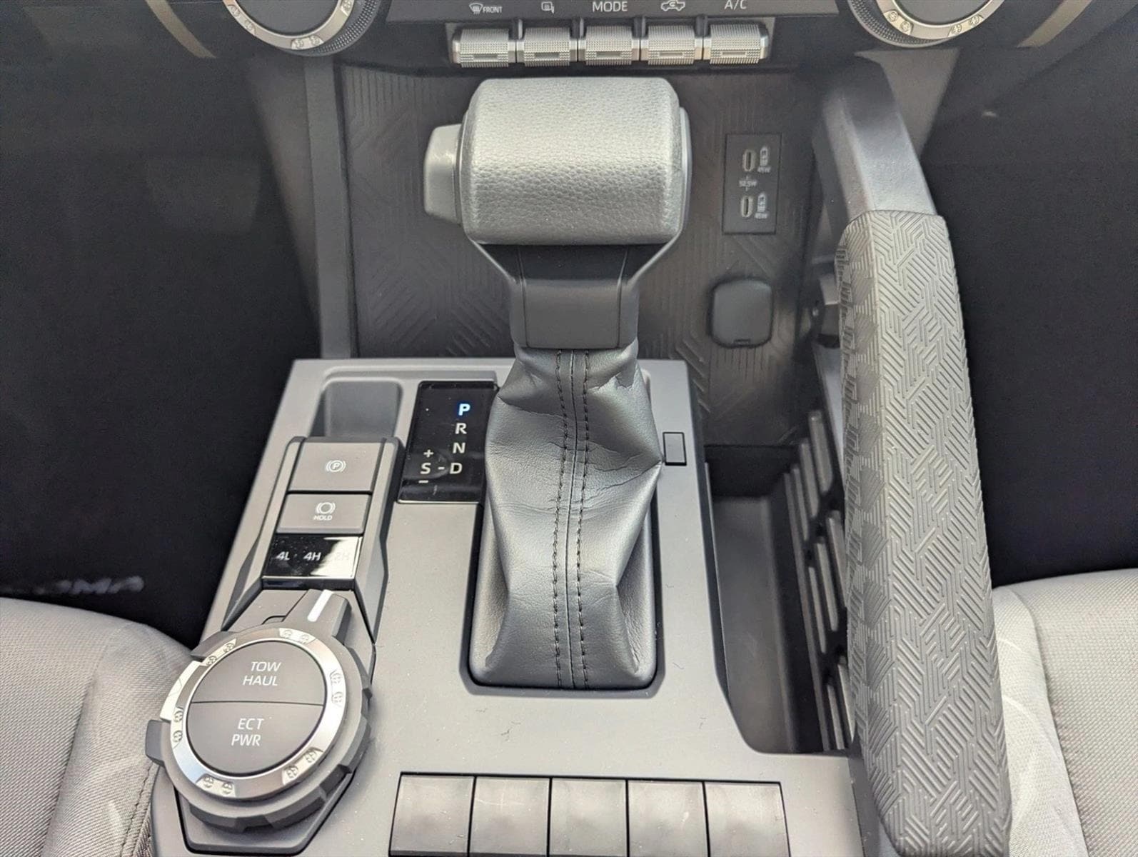 2025 Toyota Tacoma SR5 - Photo 15
