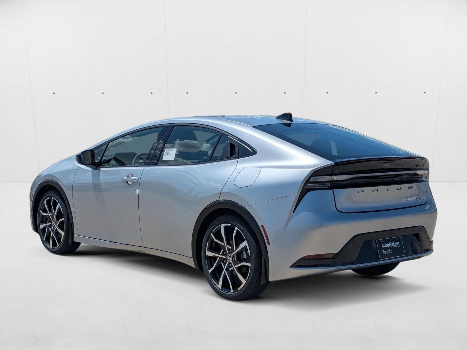 2026 Toyota Prius Plug-in Hybrid XSE - Photo 9