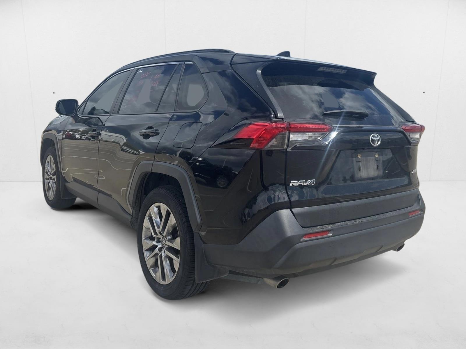 2020 Toyota RAV4 XLE Premium photo 2