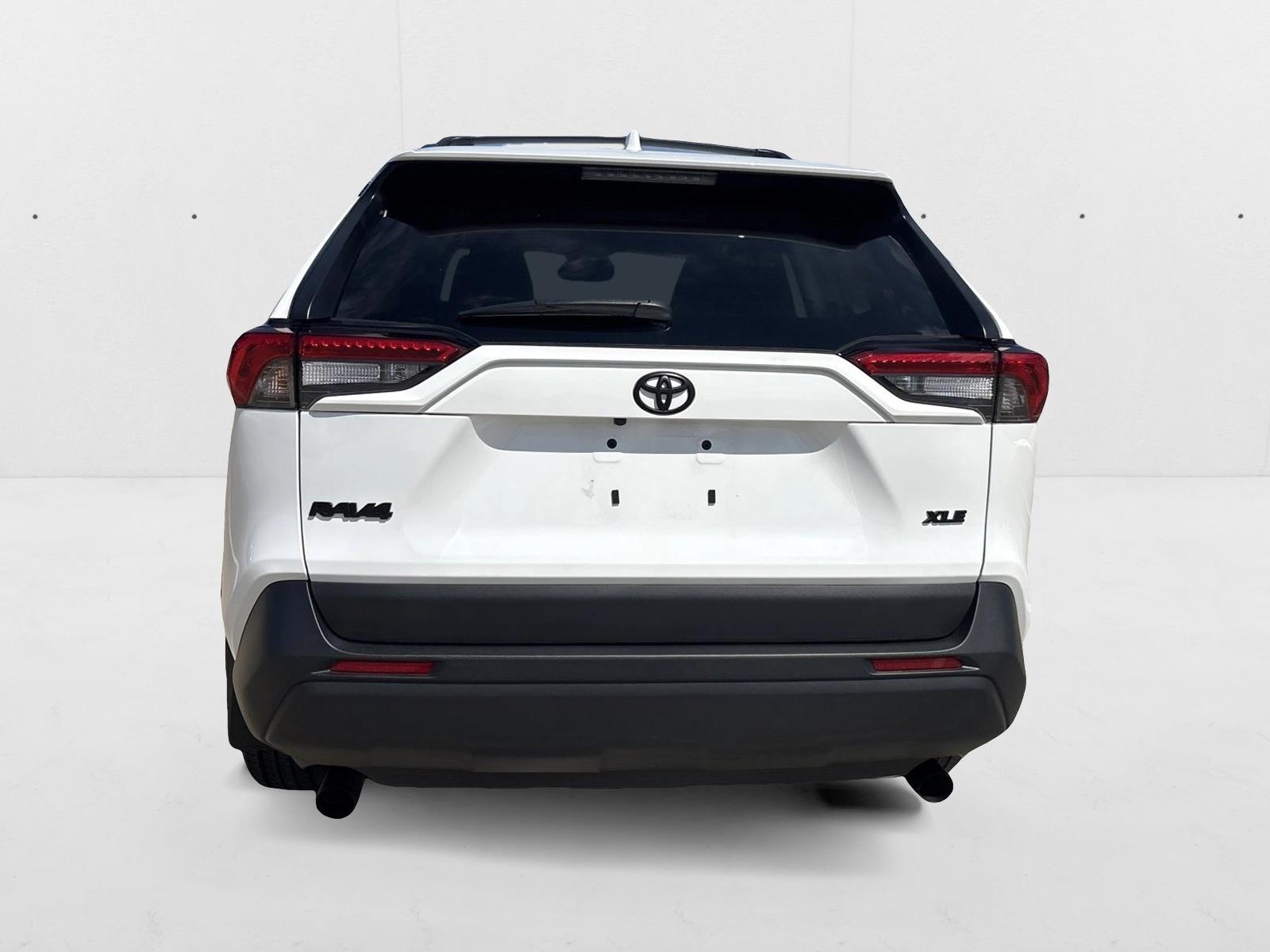 2025 Toyota RAV4 XLE photo 4