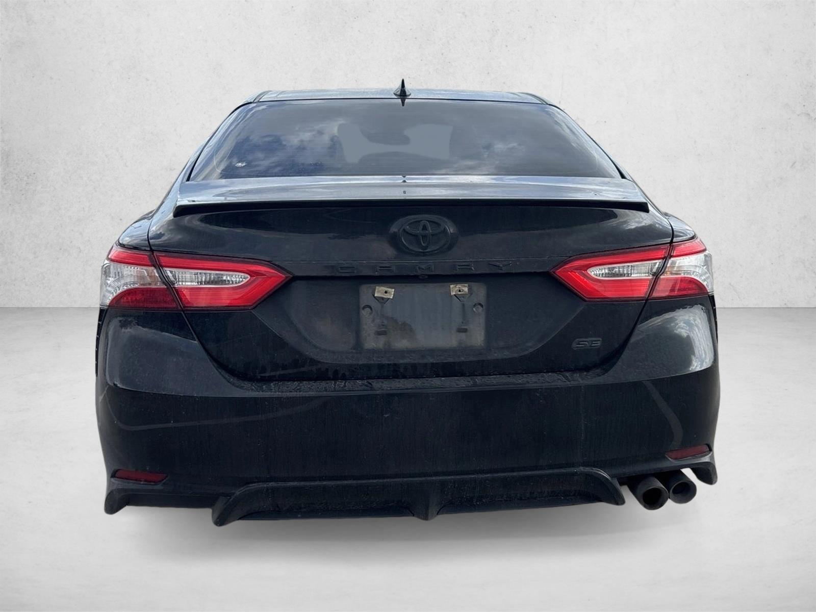 2020 Toyota Camry SE photo 4