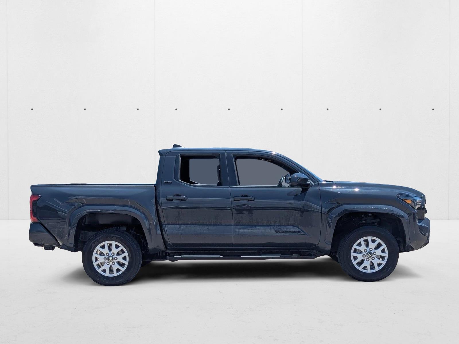 2024 Toyota Tacoma SR5 photo 3