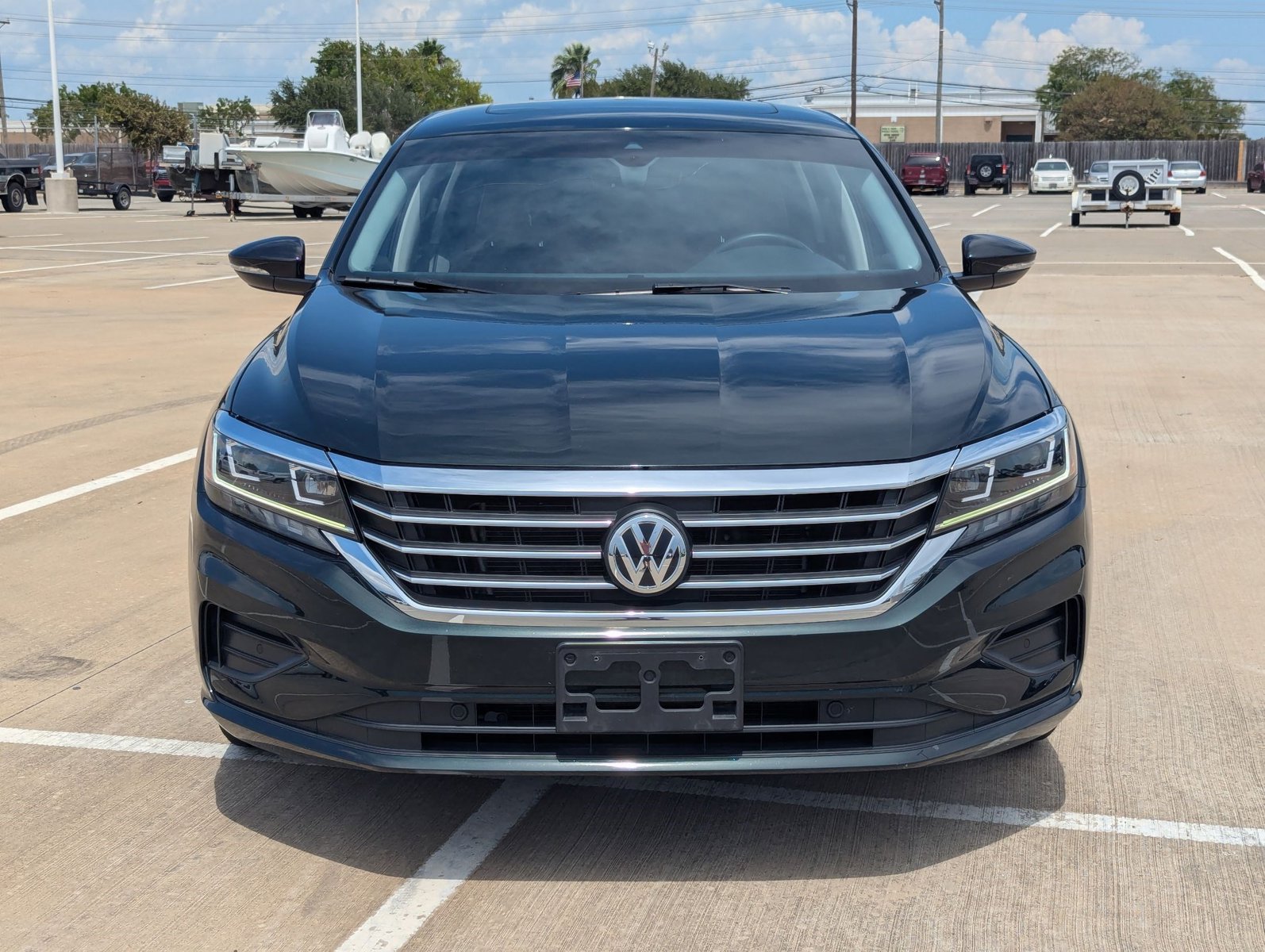 2022 Volkswagen Passat 2.0T Limited photo 2