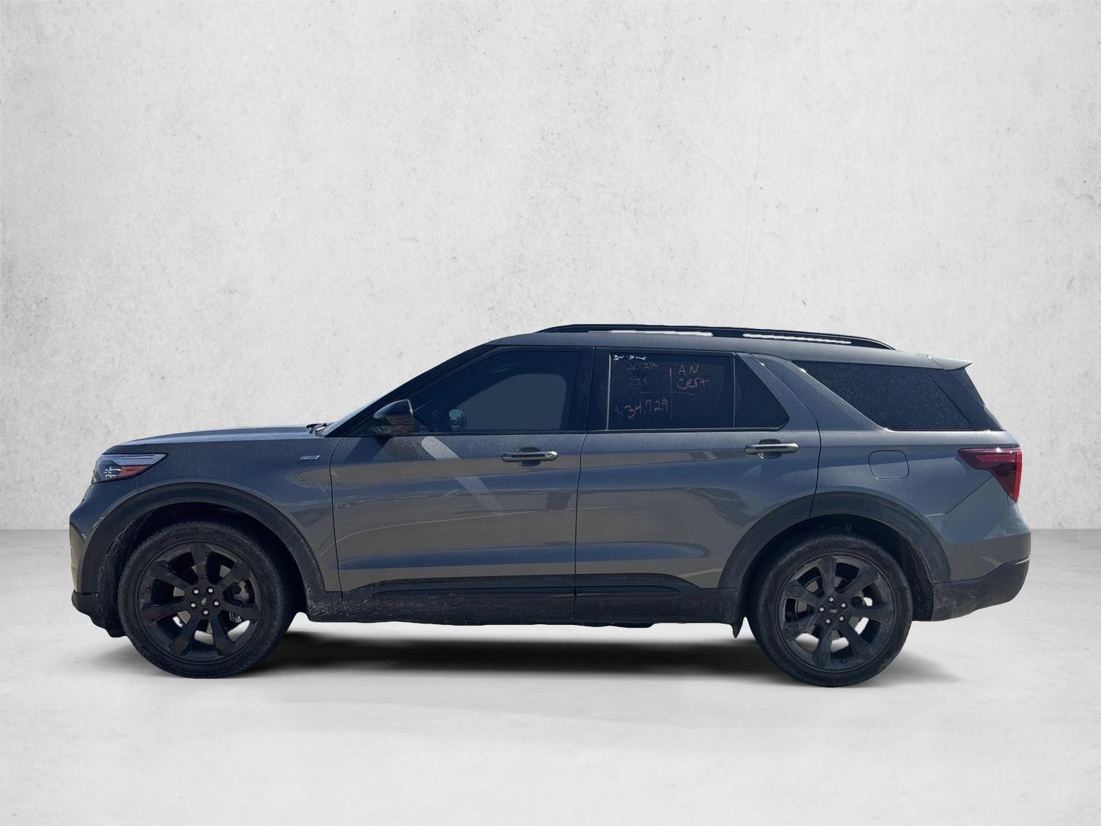 2023 Ford Explorer ST-Line photo 2