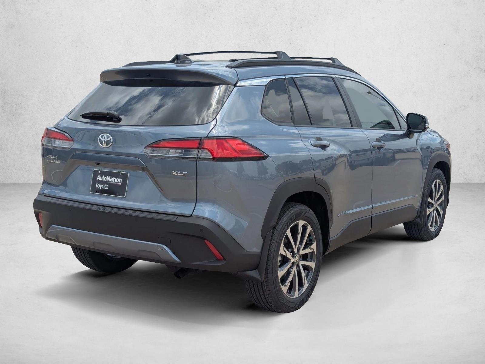 2025 Toyota Corolla Cross XLE photo 2