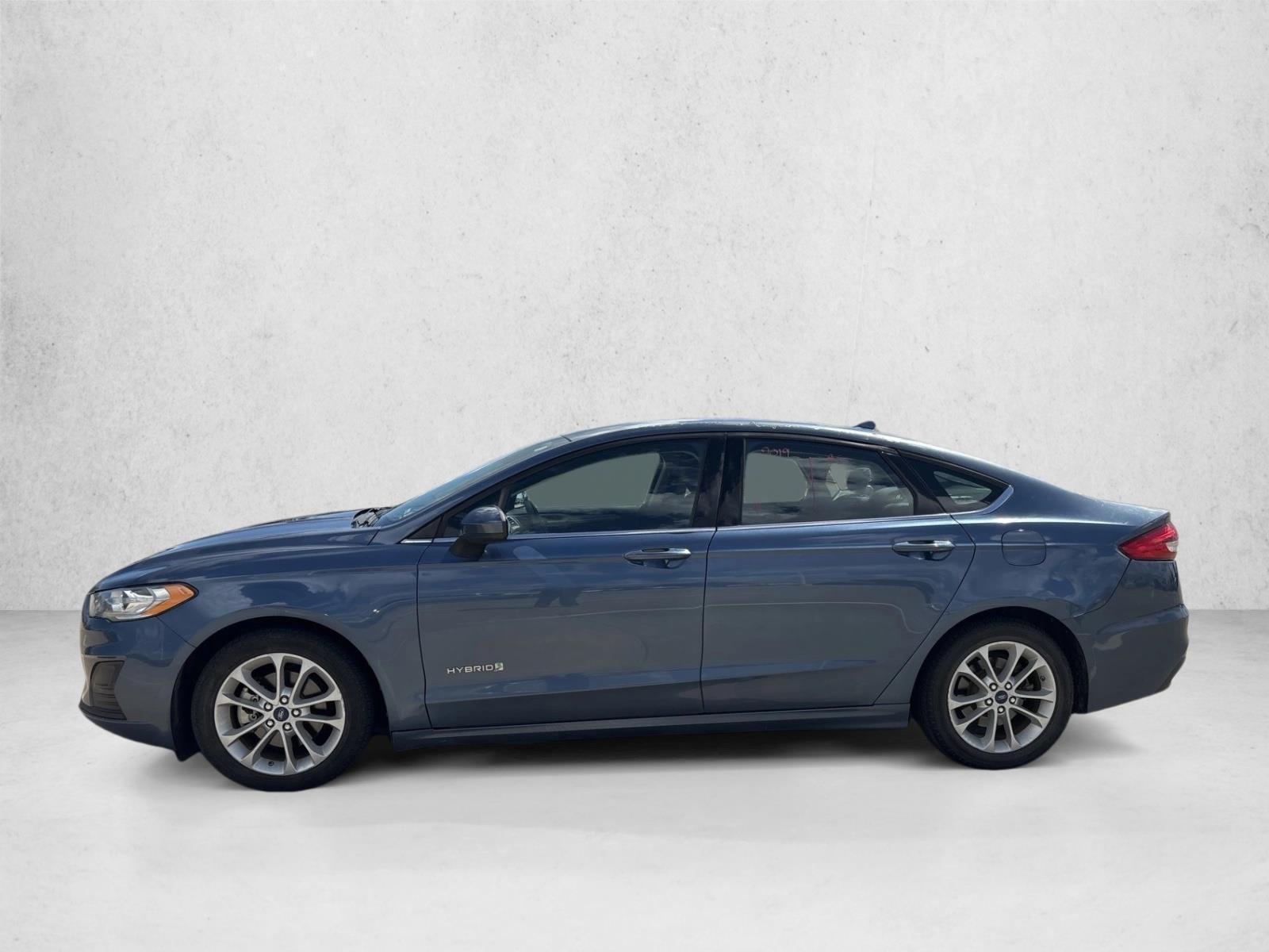 2019 Ford Fusion Hybrid SE photo 2