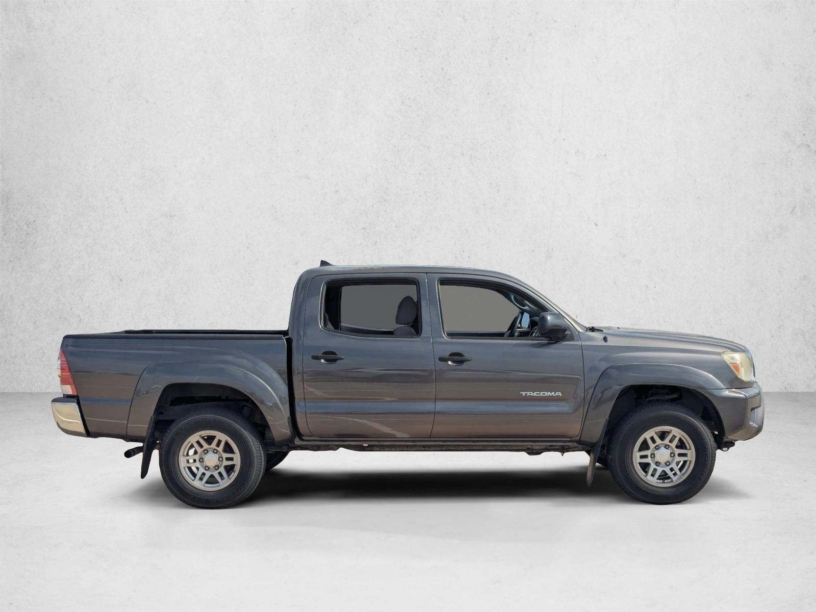 2015 Toyota Tacoma PreRunner V6 photo 4