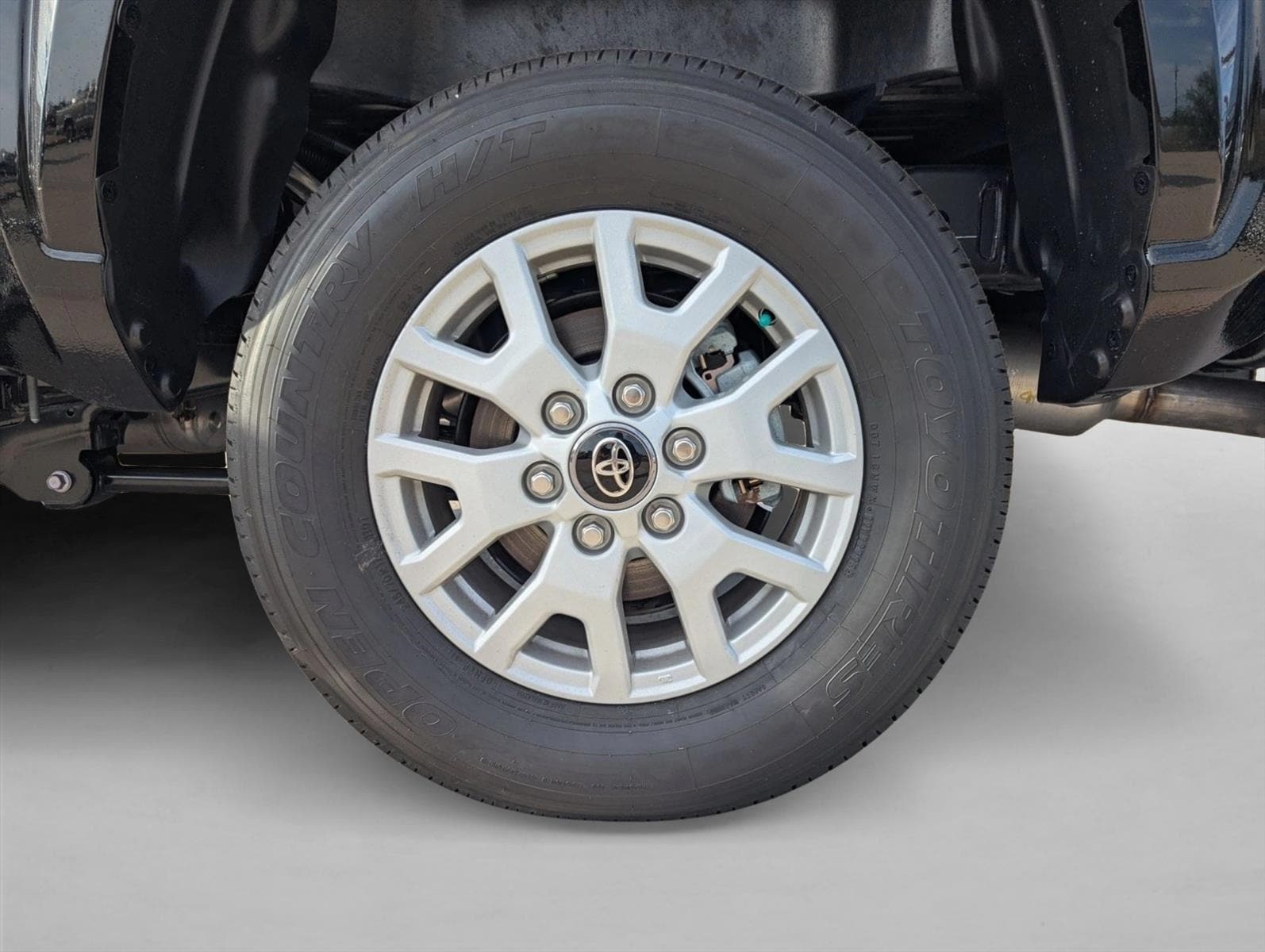 2025 Toyota Tacoma SR5 - Photo 11