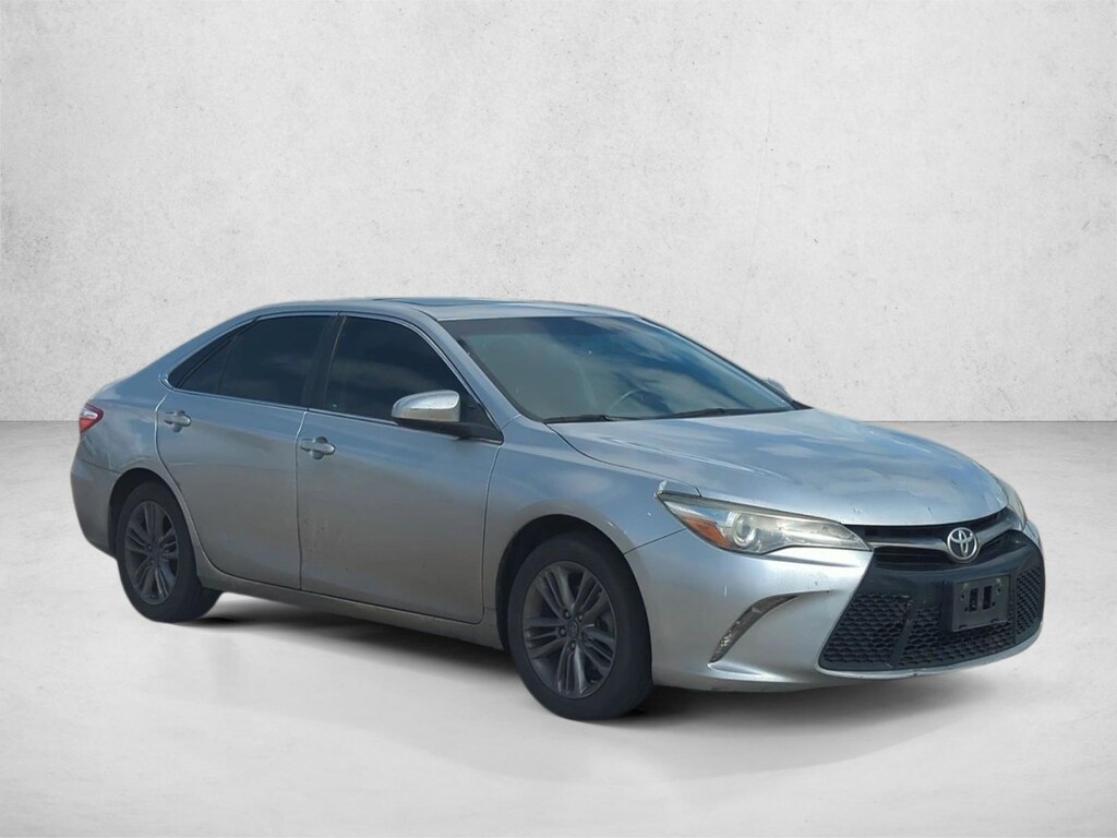 Used 2017 Toyota Camry SE Sedan