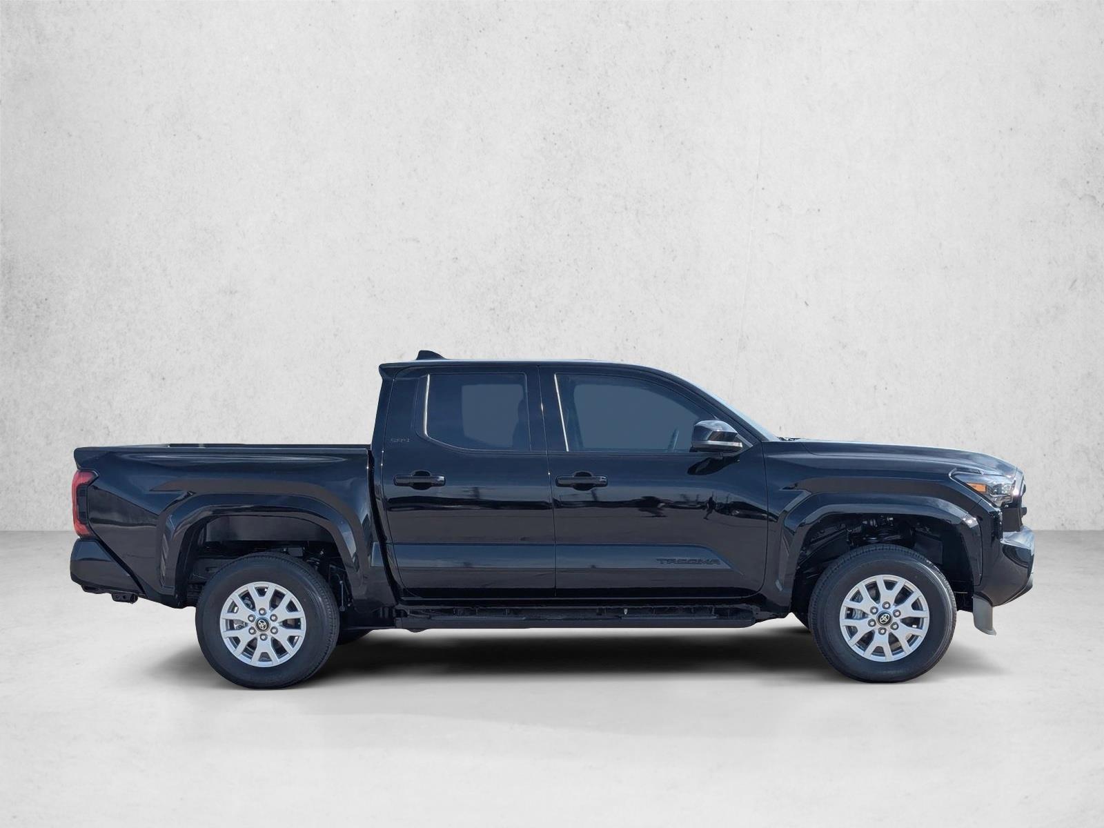 2025 Toyota Tacoma SR5 - Photo 8