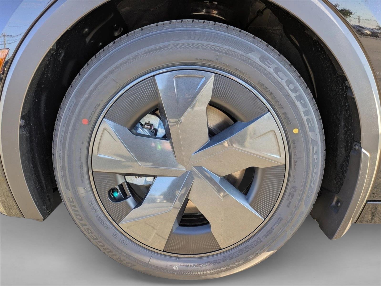 2026 Toyota Prius Plug-in Hybrid SE - Photo 25