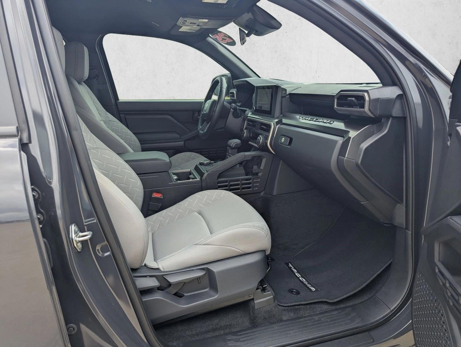 2025 Toyota Tacoma SR5 - Photo 18