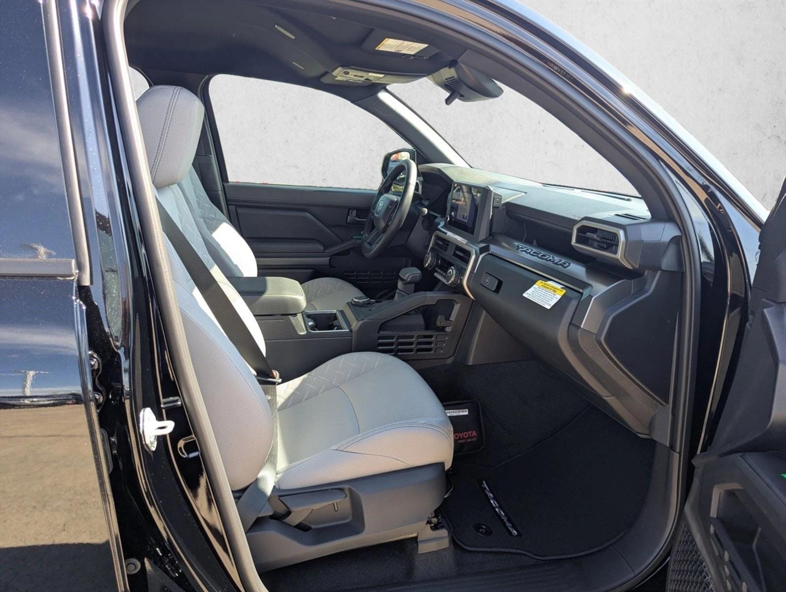 2025 Toyota Tacoma SR5 - Photo 19