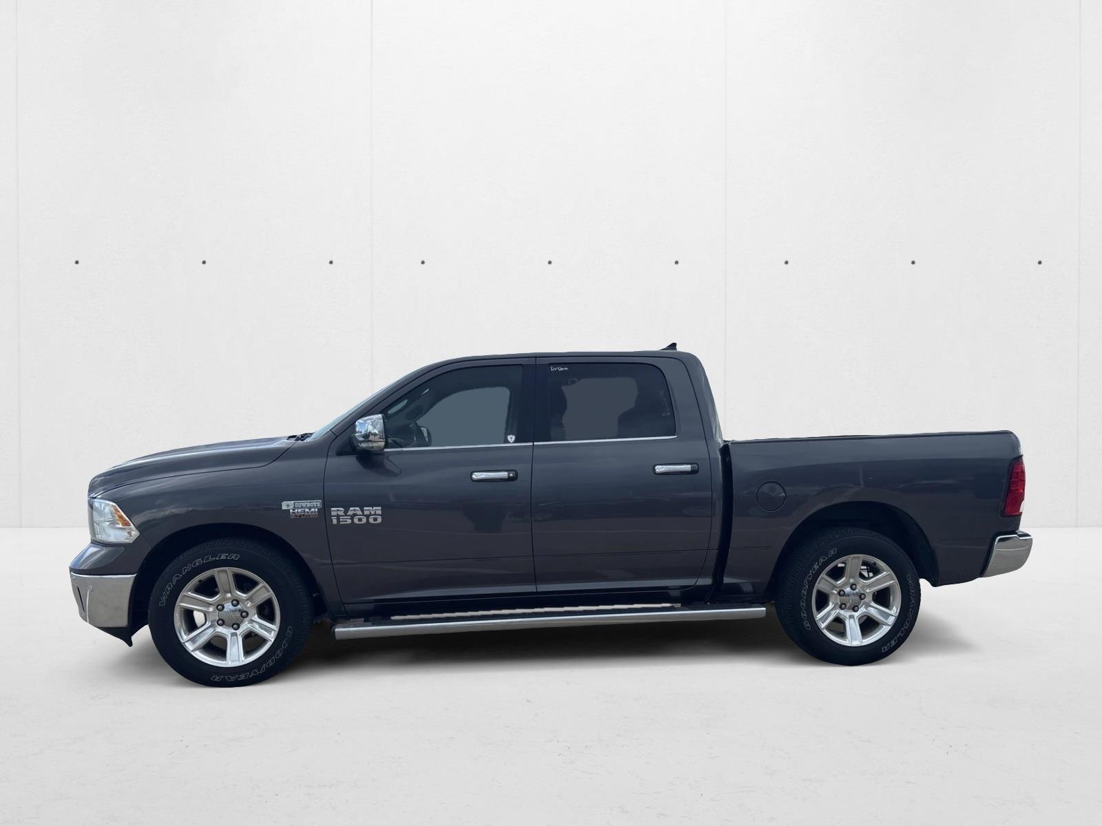 2017 Ram 1500 SLT photo 2