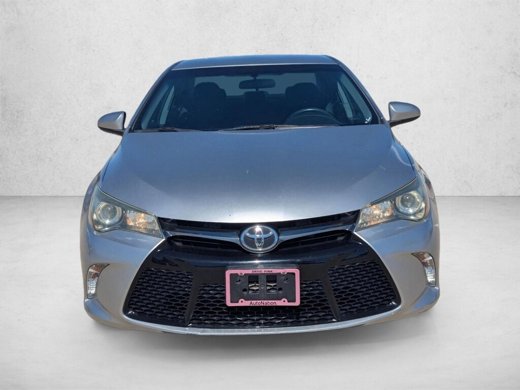 Used 2016 Toyota Camry SE Sedan