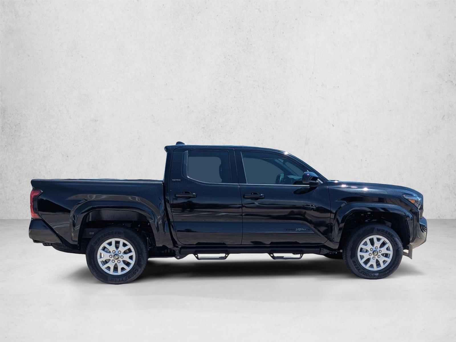 2025 Toyota Tacoma SR5 - Photo 8