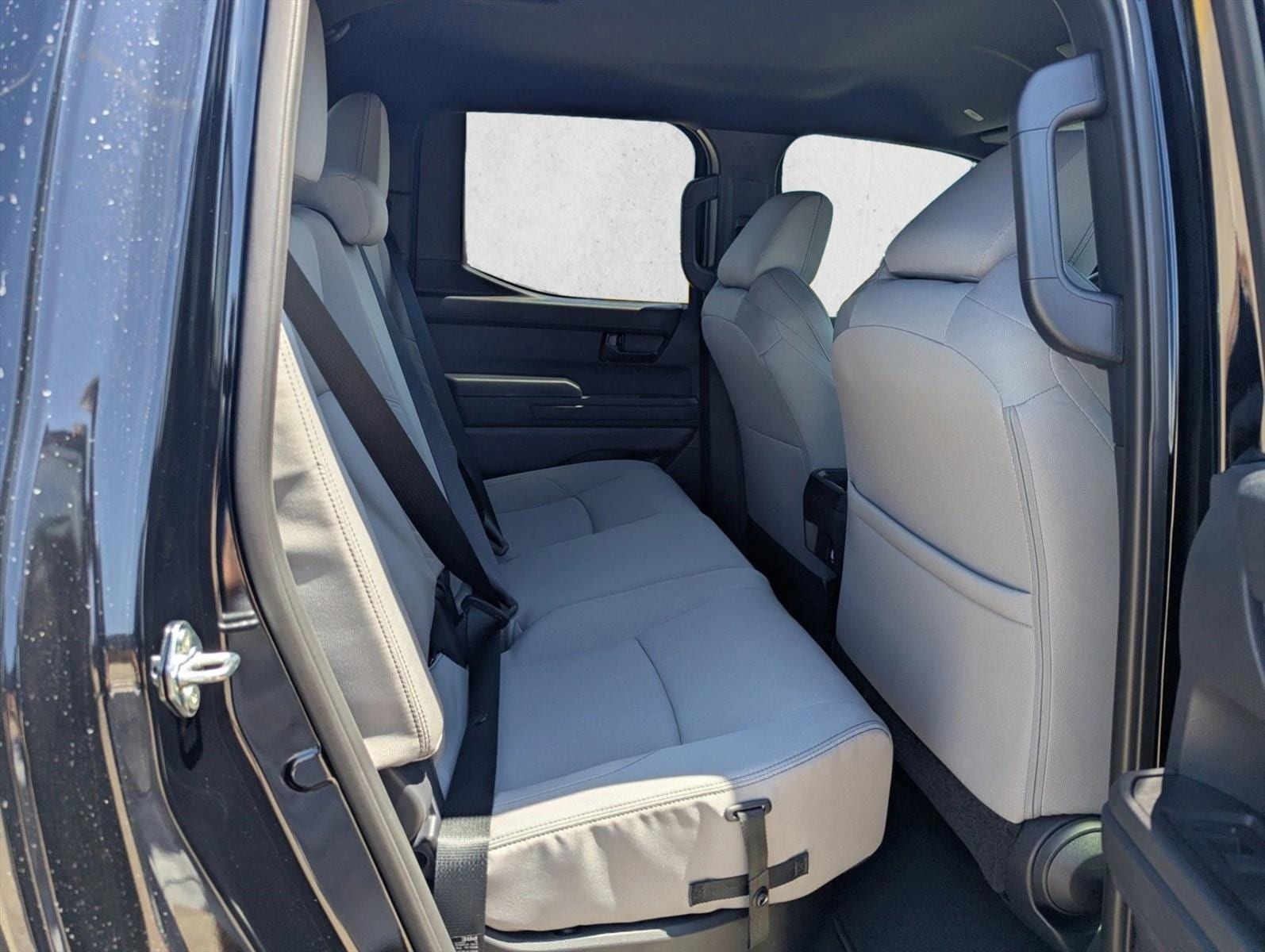 2025 Toyota Tacoma SR5 - Photo 17