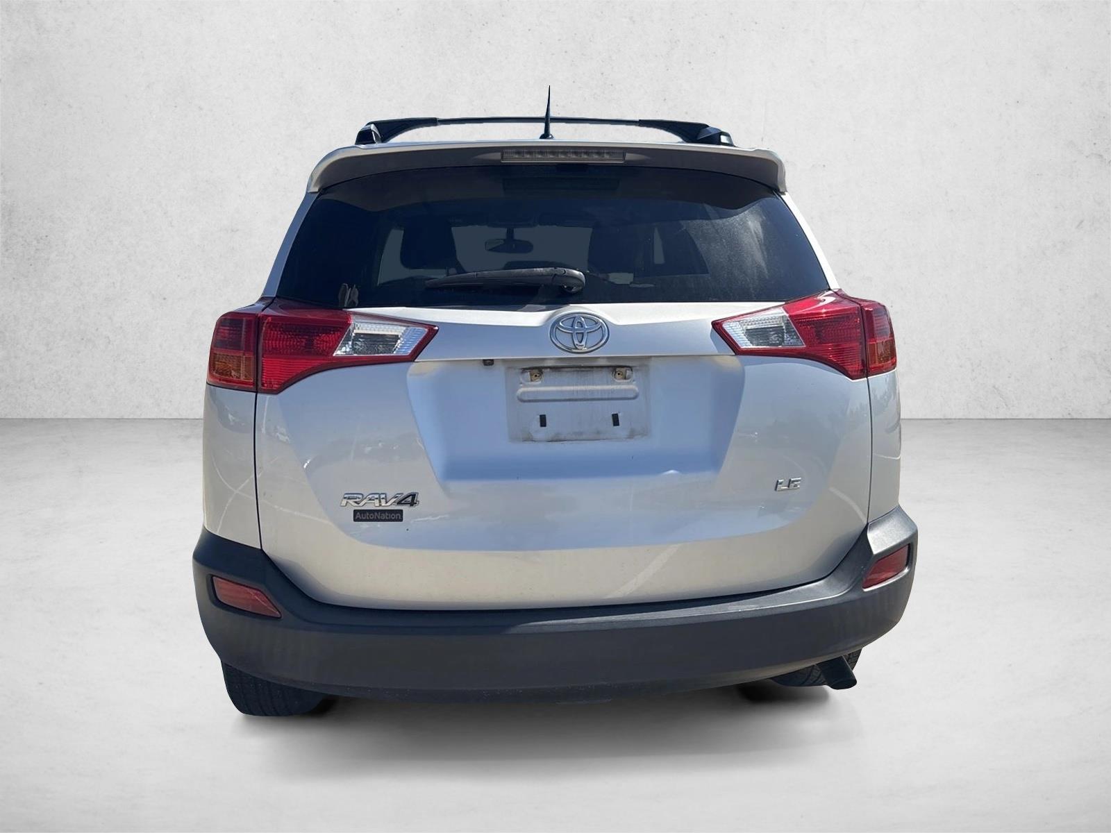 2015 Toyota RAV4 LE photo 4