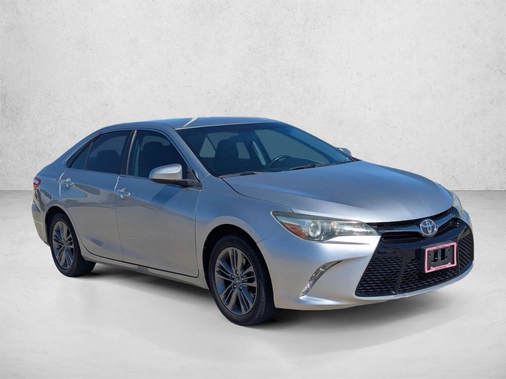 Used 2016 Toyota Camry SE Sedan