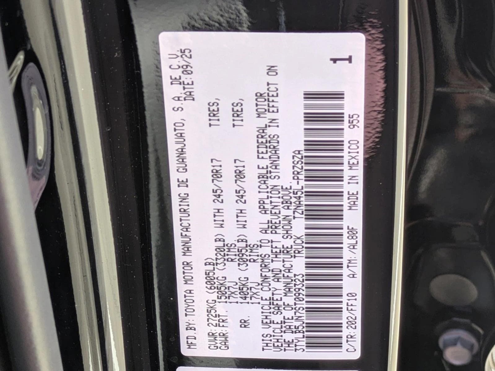 2025 Toyota Tacoma SR5 - Photo 25