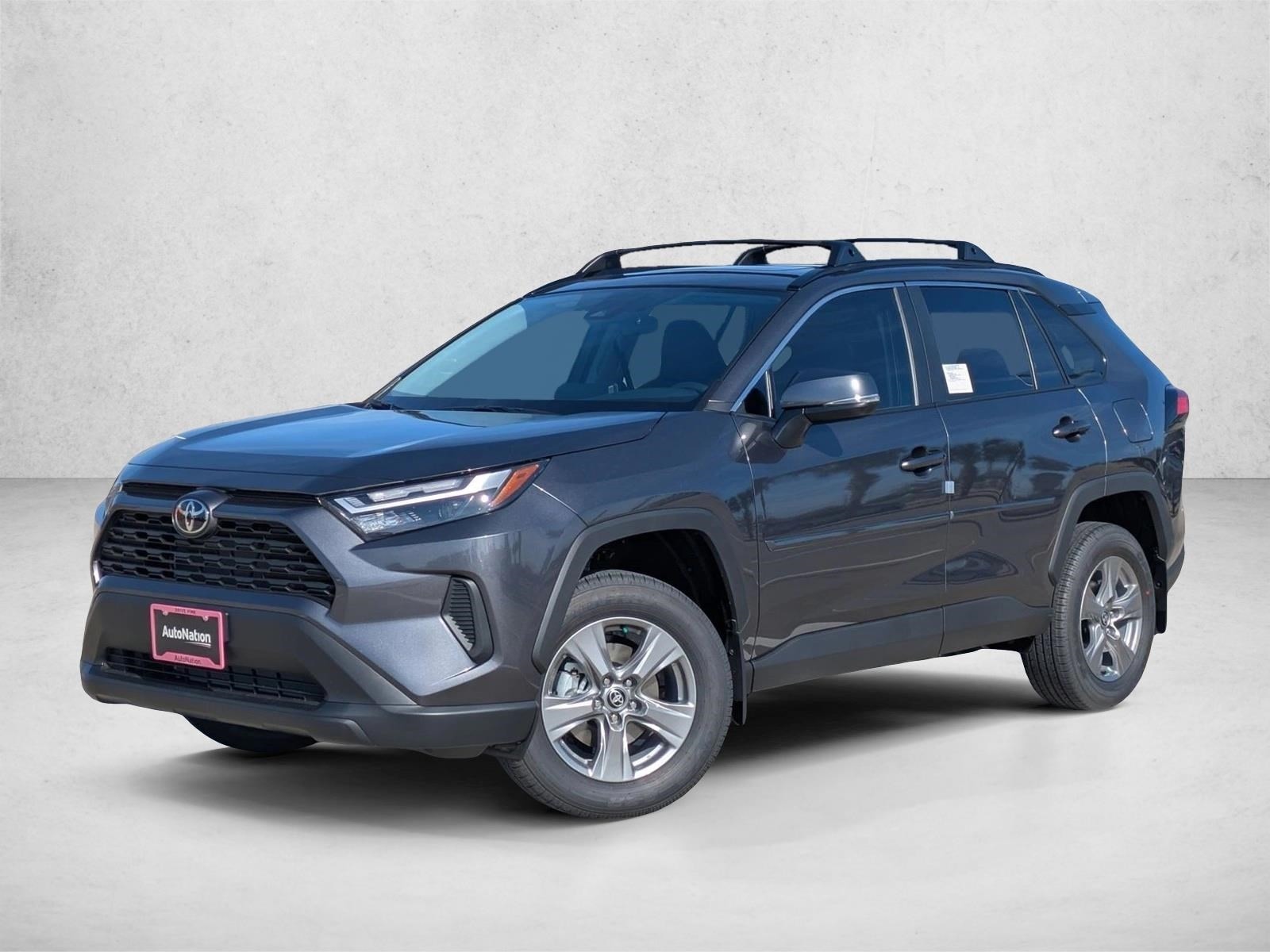 2025 Toyota RAV4 XLE's photo