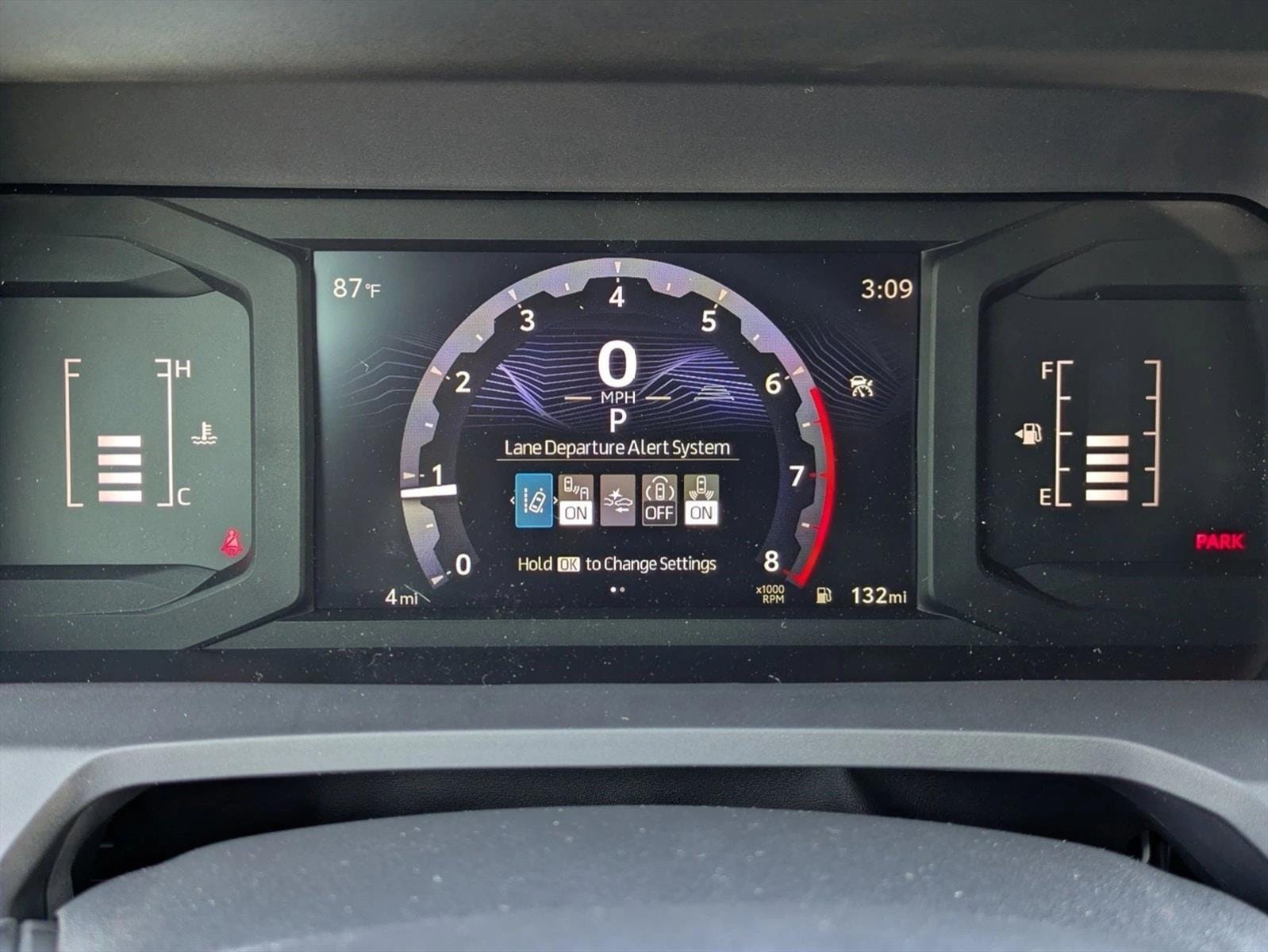 2025 Toyota Tacoma SR5 - Photo 11