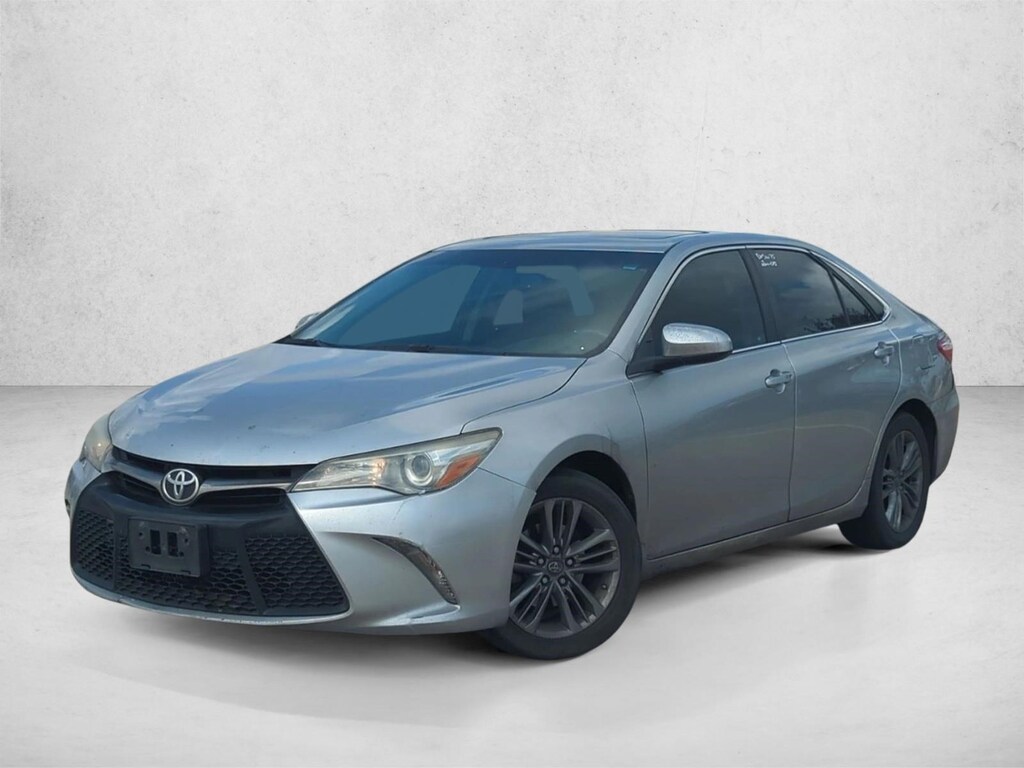 Used 2017 Toyota Camry SE Sedan