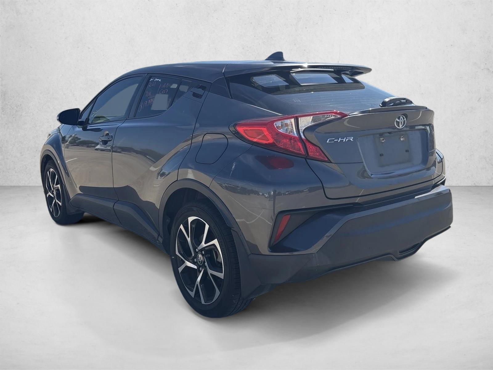 2021 Toyota C-HR XLE photo 3