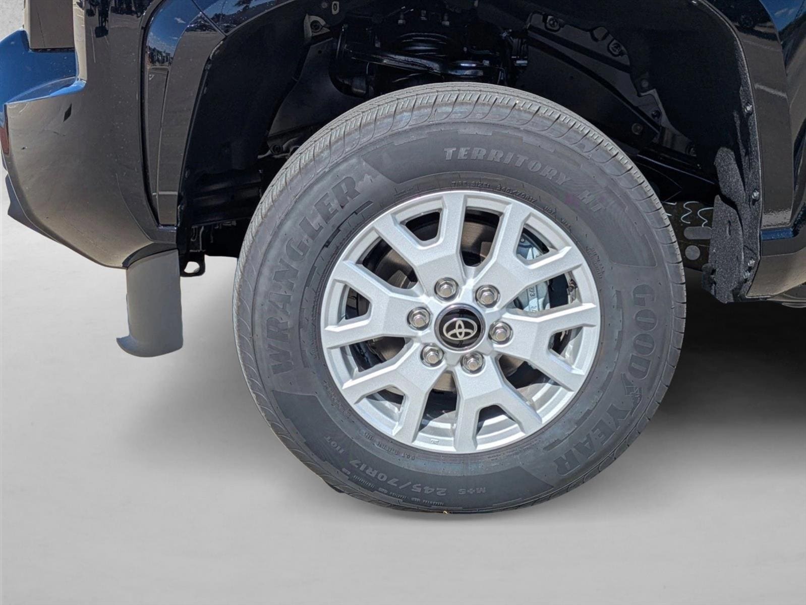 2025 Toyota Tacoma SR5 - Photo 10